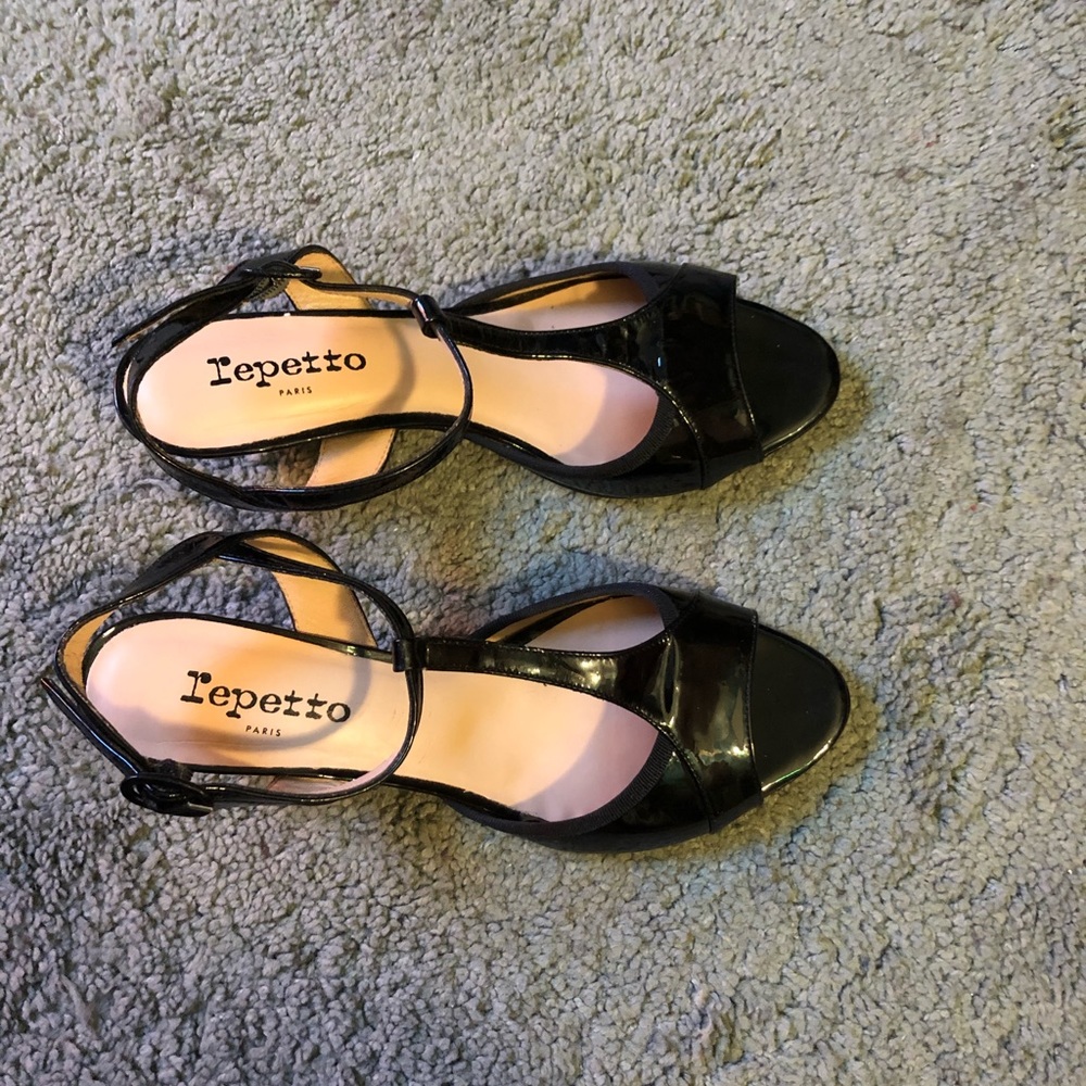 Patent leather Repetto t-strap kitten heels